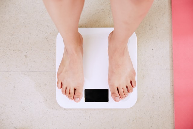Theo dõi cân nặng hằng ngày để giảm cân hiệu quả