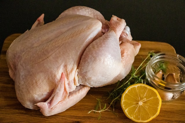 Thịt gà là một trong những nguồn cung cấp protein tuyệt vời