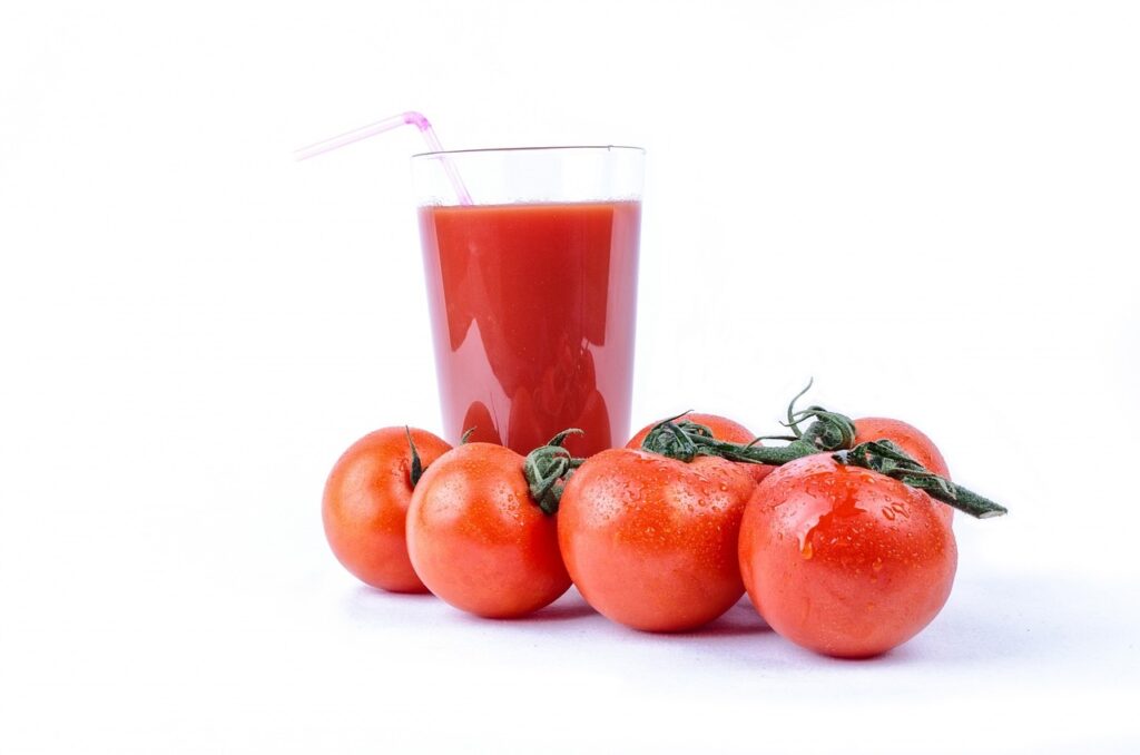 Cà chua chứa nhiều vitamin C và chất xơ